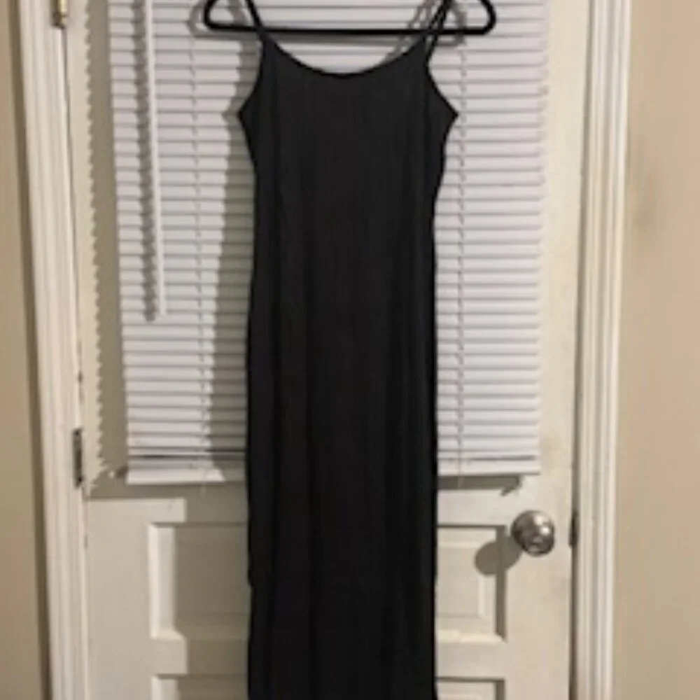 Elegant Large Black Knit Bodycon Midi Dress – Sleek & Flattering - Picture 3 of 4